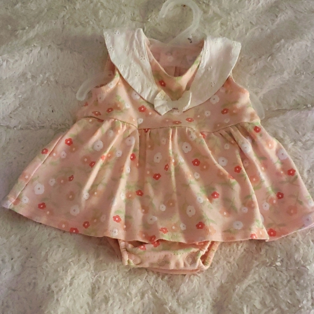 Sailor girl onesie. 3 Back snaps and bottom 3 snaps. 6-9 months